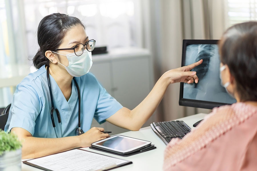 Doctor reviewing lung nodule scan with patient